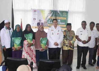 Baznaz Lewoleba Gandeng Kemenag Lembata Salurkan 2,5 Ton Beras untuk Mustahik