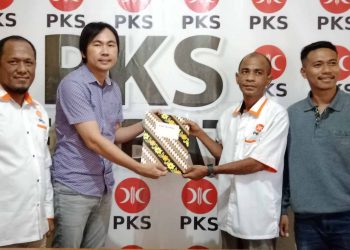 Hari Pertama Buka Pendaftaran, Jimi Sunur Datangi PKS Lembata Ada Apa?