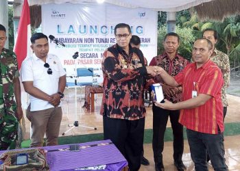 Bank NTT Launching Pembayaran Non Tunai Retribusi Daerah, Nur Aini Pelapak Ikan Bakar : Terimakasih Bank NTT Sudah Membantu Kredit Merdeka