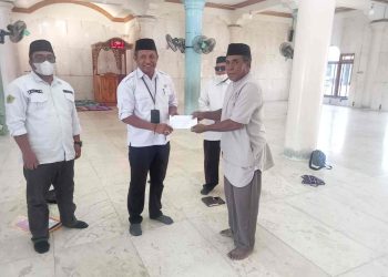Kanwil Kemenag NTT Tinjau Masjid Agung Syuhada Larantuka dan Serahkan SK Masjid Percontohan