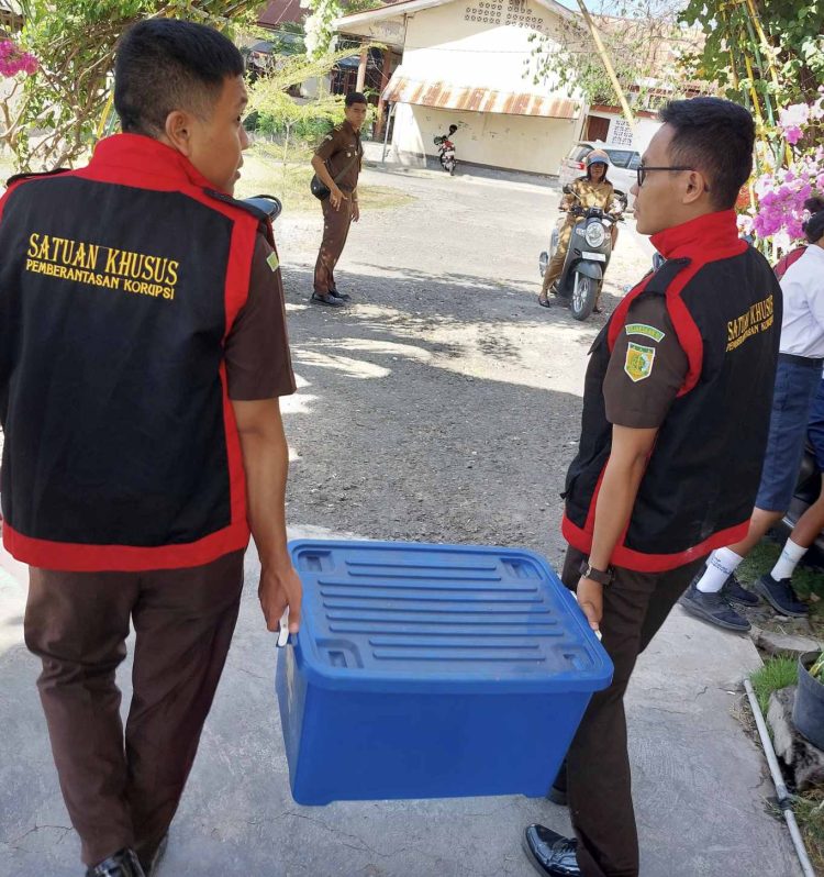 Setelah Geledah Ruangan SDLB & PUPR, Jaksa Amankan 3 Box Dokumen, Diduga ada Tindak Pidana Korupsi