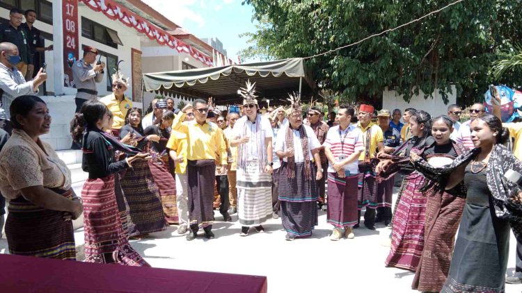 Lembata Jaya Sebagai Paket Pertama, Mendaftar di KPU Lembata, Jimi Sunur Berikan Apresiasi Ke KPU