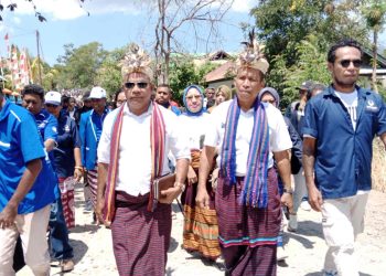 PECAH! Ribuan Massa antar Cabup Kanis – Nasir Menuju KPUD Lembata, Paket TUNAS untuk Ribu Ratu