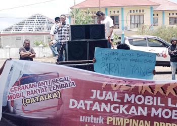 GATALKA Gerakan Aksi Demo Tolak Pembelian Mobil Baru DPRD Lembata 