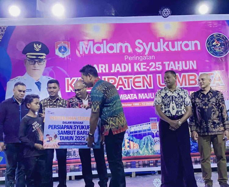 Kado Istimewa HUT OTDA Lembata, Bank NTT Antar Inovasi Baru, Pj Bupati Paskalis Serahkan Tabungan Persiapan Sambut Baru 