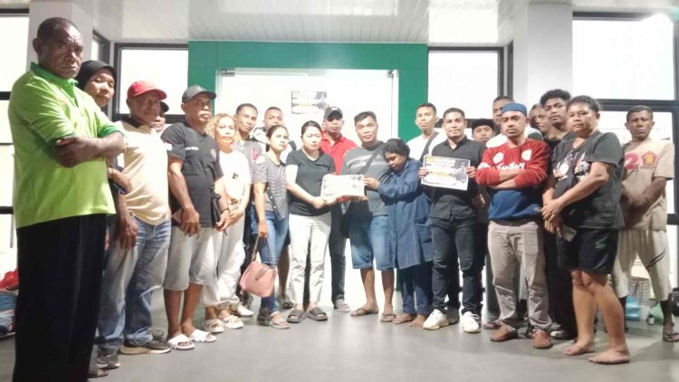 Musisi dan Lintas Seniman Lembata Serahkan Donasi Belasan Juta, ini Hasil Ngamen Kami