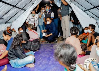 Ansy Lema Kunjungi Korban Bencana Erupsi Gunung Lewotobi di Sikka