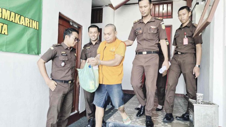 Pelaku Penyiraman Air Keras Ko Cineng Dilimpahkan Ke Kejaksaan, Berkas Tahap II Rampung dan P-21