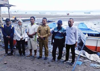 Dua Kelompok Nelayan di Lembata Terima Bantuan Mesin dan Kapal Ikan Dari Aspirasi Julie Laiskodat Sutrisno