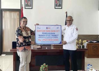 Bank NTT Serahkan Bantuan CSR Bangun Rumah Situs 7 Maret Hadakewa 