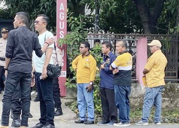 Aliansi Rakyat Lembata Peduli Demokrasi Gelar Unjuk Rasa Di Kantor Bawaslu Lembata 