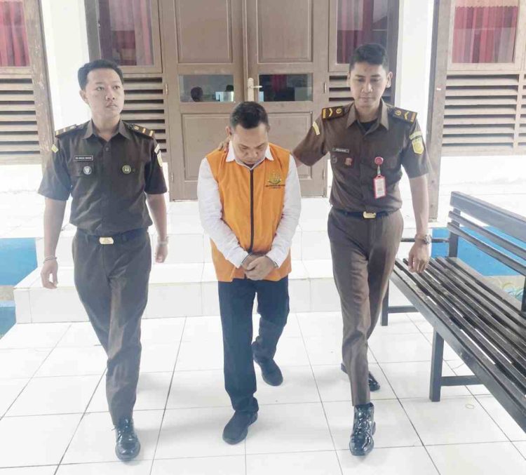 Pelaku Penyiraman Air Keras, Charles Arif Divonis 20 Tahun Penjara