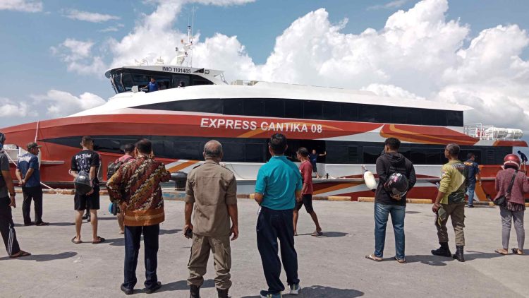 Pelayaran Perdana Cantika Express 08, KUPP Kelas III Lewoleba Sambut Kedatangannya