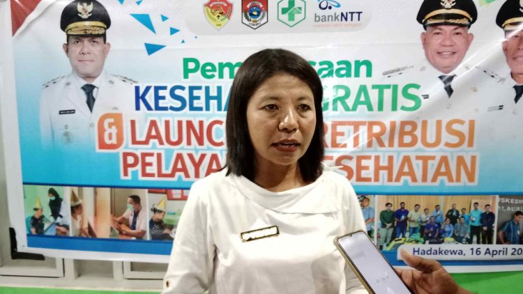 Kristina Kewa : Gubernur Melki Laka Lena Saksikan Pelayanan Kesehatan Gratis di Puskesmas Hadakewa