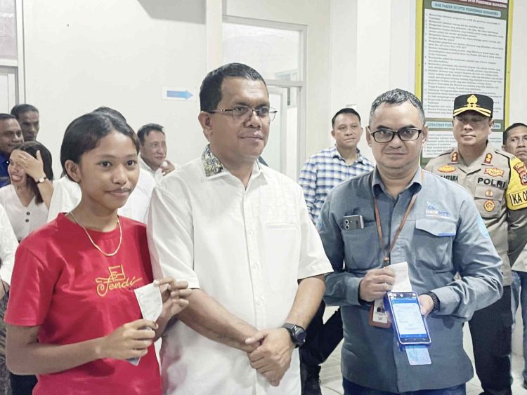 Pertama di NTT! Gubernur NTT Resmikan Retribusi Pembayaran Non Tunai Pelayanan Kesehatan Bank NTT Cabang Lewoleba