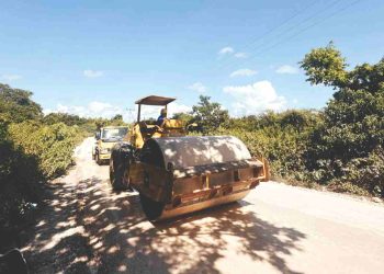 Penuhi Kebutuhan Warga Sekitar PLTU Timor 1, PLN Bangun Jalan Menuju Lokasi Wisata Pantai Air Cina