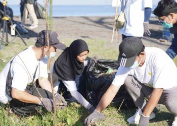 Sambut Hari Lingkungan Hidup Sedunia, PLN UIP Nusra Gelar Bersih Pantai Loang Baloq sebagai Rangkaian Kampanye Zero Waste Warriors