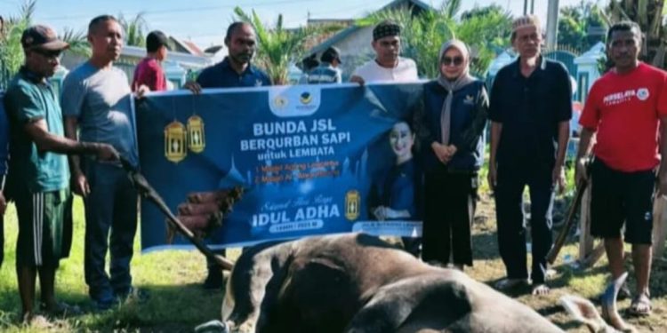 Wabup Nasir Laode Serahkan Bantuan Hewan Qurban Dari Anggota DPR RI, Julie Sutrisno Laiskodat