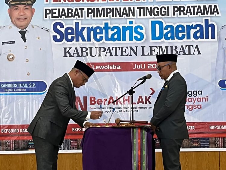 Bupati Lembata Kukuhkan Kembali Paskalis Ola Tapo Bali sebagai Sekretaris Daerah