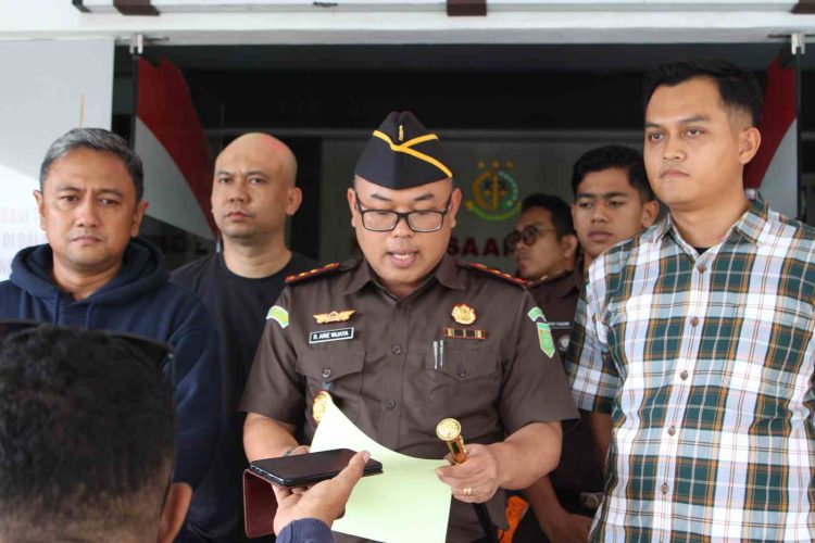 Tim TABUR Kejari Lembata – Tim Tabur Gabungan Kejati Kepri & Kejari Tanjungpinang Ringkus DPO di Kota Baru Tengah