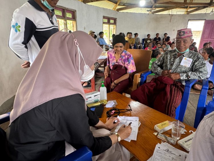 Peduli Kesehatan Bayi, Ibu Hamil , dan Lansia, PLN UIP Nusra Menggelar Layanan Kesehatan Gratis Warga Ring 1 PLTP Ulumbu