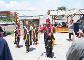 Disambut Hangat Warga Desa Nua Wogo, Tua Adat Ajak PLN Bersinergi Kembangkan Desa Wisata