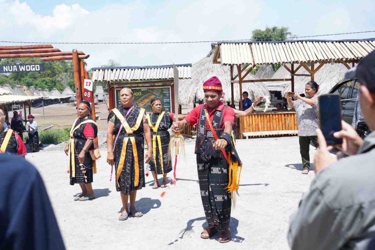 Disambut Hangat Warga Desa Nua Wogo, Tua Adat Ajak PLN Bersinergi Kembangkan Desa Wisata