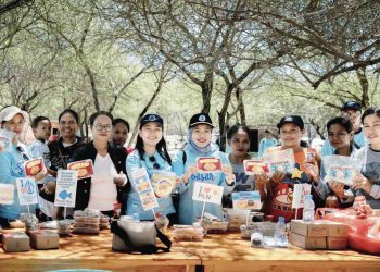 PLN UIP Nusra Berdayakan Perempuan Pesisir Lifuleo Melalui Program Desa Eco-Bahari