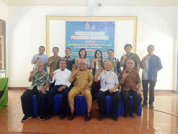 Unika Atma Jaya dan Keuskupan Larantuka Resmi Teken MoU, Disaksikan Bupati Lembata