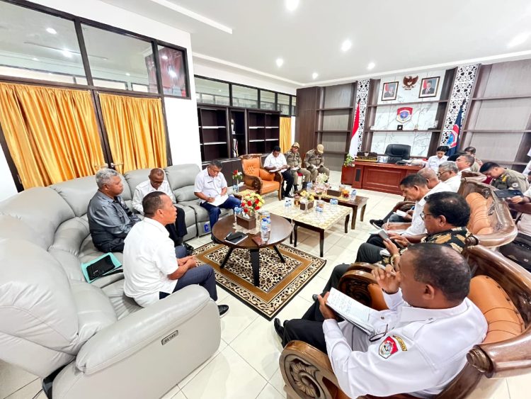 Urai Kelangkaan BBM: Pemda Lembata Gelar Ratas, Akurasi Data Jadi Sorotan Utama Wabup Nasir