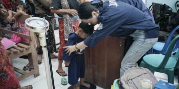 Cegah Stunting, Srikandi PLN UIP Nusra Gelar Penyuluhan dan Pemeriksaan Kesehatan Gratis Ibu Hamil dan Anak di Desa Sekotong Timur