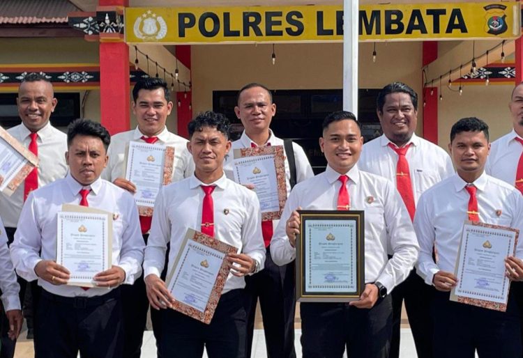 Kerja Bagus! Satreskrim Polres Lembata Terima Piagam Dari Kapolres Nanang Wahyudi
