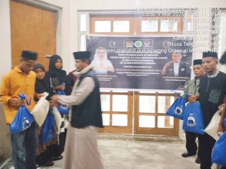 Bingkai Nilai Toleransi, Julie Sutrisno Laiskodat Salurkan Ribuan Paket Sembako Bersama MUI Lembata